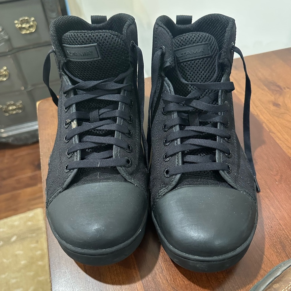 Altama boots 10 1/2 Wide